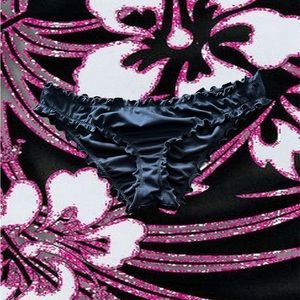 Ruffled black bikini bottoms!🖤